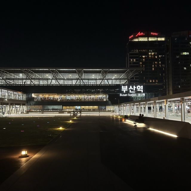 저녁에도 즐길거리가 다양한, 부산역 광장