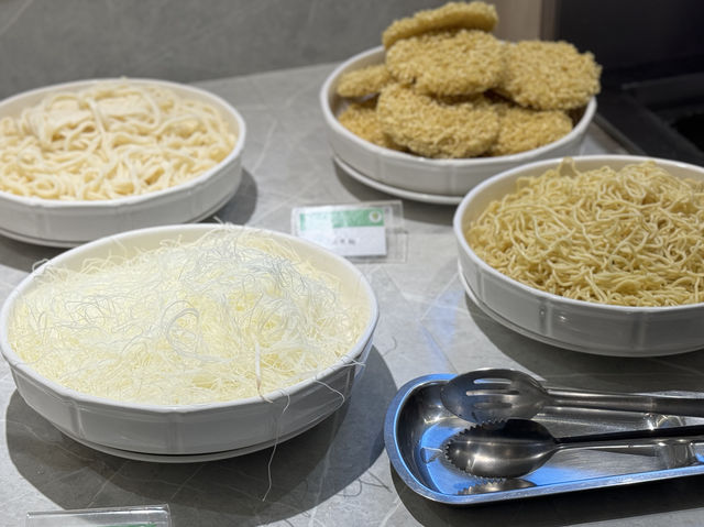 🍳 綠波廊早餐：飯店中的素食吃到飽！🌱🥣