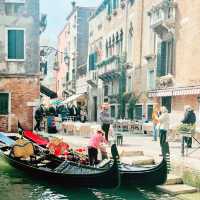 Must-do: Gondola ride in Venice 🇮🇹