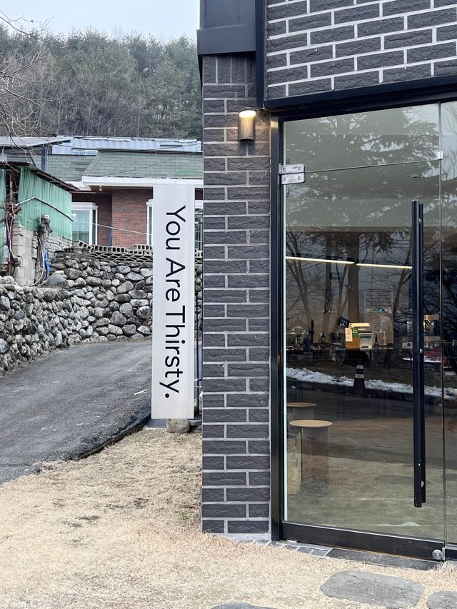 목마를 땐 속초 “YAT” 카페에서 커피 한 잔 !!