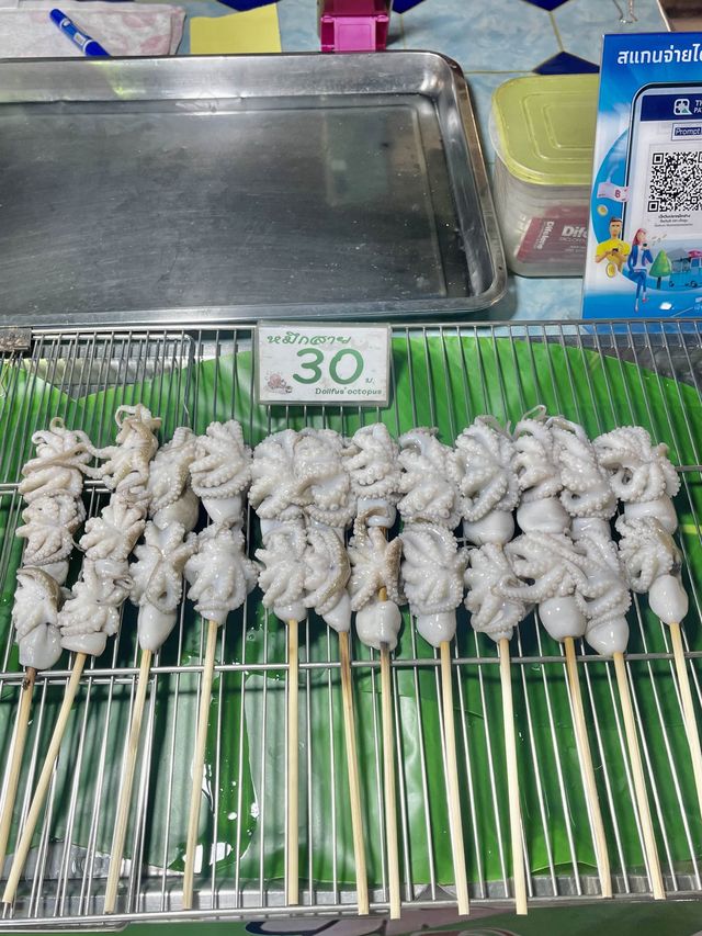 ปลาหมึกย่าง เจ๊หวิน 🌶️🐙 ตลาดนัดเซนทริค จันทบุรี 