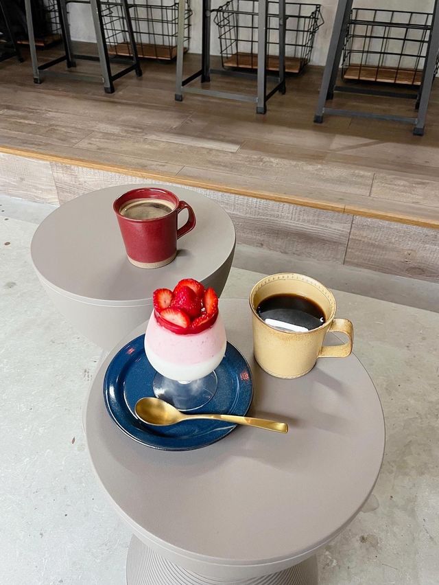 【福岡カフェ】無機質で魅力的な福岡のカフェ☕️ 【福岡カフェ】無機質で魅力的な福岡のカフェ☕️