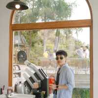 W STORY คาเฟ่สไตล์มินิมอลขาวคลีนโซคิ้วท์