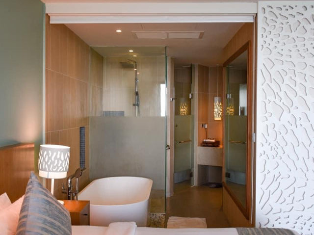 Crest Resort & Pool Villas โรงแรมภูเก็ตวิวสุดปัง