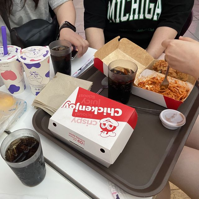 필리핀 인기 패스트푸드 졸리비 / Jollibee 🐝 