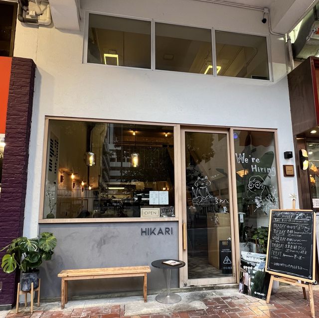 【#莎拉荃灣搵食】日系風格Cafe ｜Pick Me Up甜品配上大鵬展翅Green Tea Latte