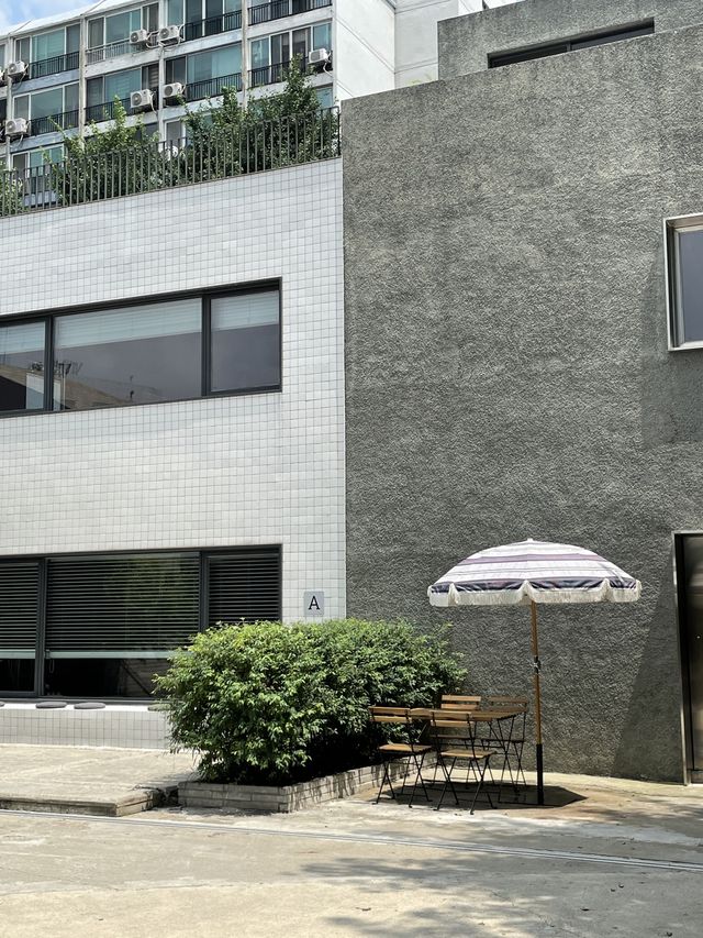 성수에서 느껴보는 조용함, 카페 코사이어티