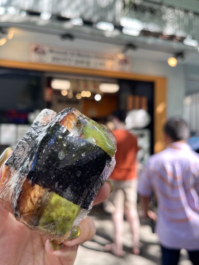 ️ 【ハワイ】ワイキキで超人気店のおむすび屋さん！いやす夢行ったことある？