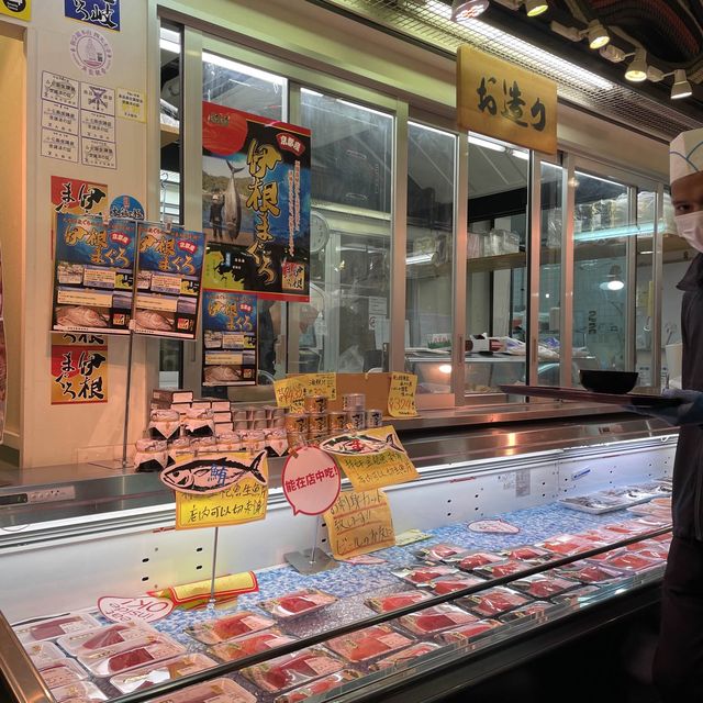 fresh sashimi at Kuromon market 