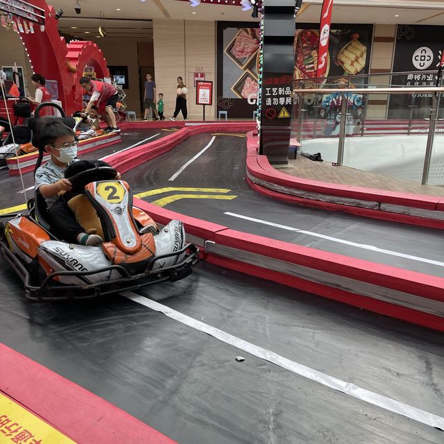 親子商場！兒童賽車、餵鴿糧、親子電動車、機動遊戲、蹦床室內遊樂場，超多嘢玩🎉