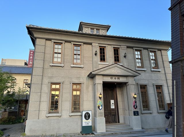 山梨・甲府。甲府駅前のレトロな雰囲気のモール『甲府夢小路』と『時の鐘』奥には『小さな蔵の美術館』あります。