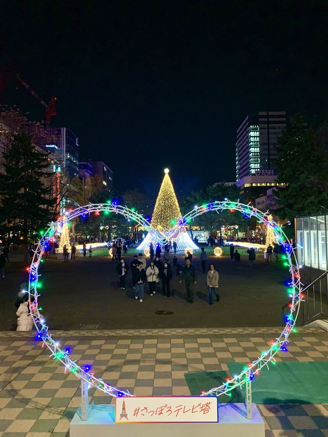 北海道　札幌観光　さっぽろテレビ塔のライトアップが綺麗だぞ！