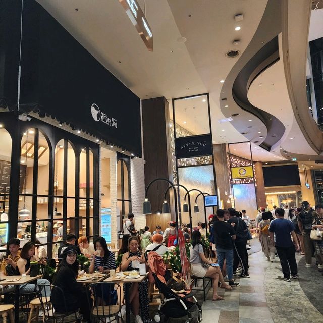 쇼핑거리, 먹을거리가 넘치는 웅장한 아이콘시암