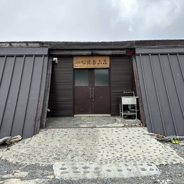 【山梨】日本第2位から第3位を繋ぐ峰にある北岳山荘