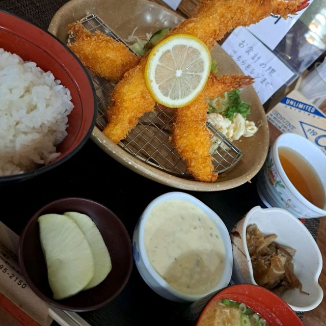 名物　松茸丼　大海老フライ　美味しい食堂