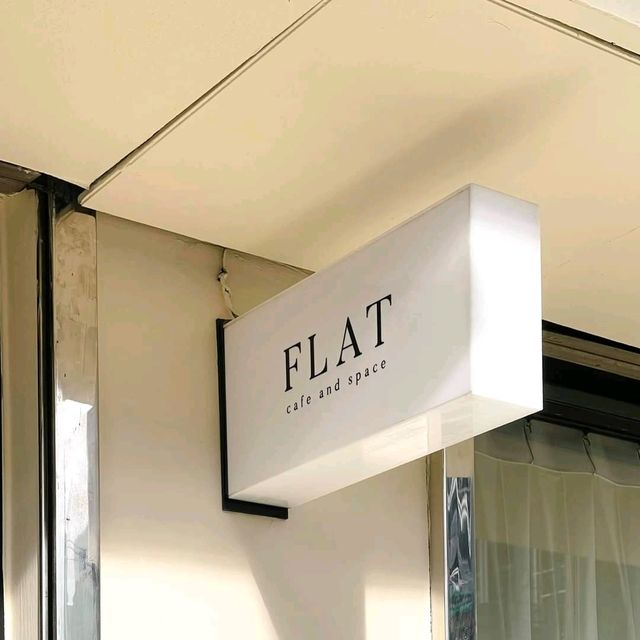 คาเฟ่จรัญเปิดใหม่ Flat Cafe & Space🤍