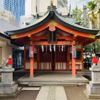 鳥居が鮮やか - 豊栄稲荷神社 -