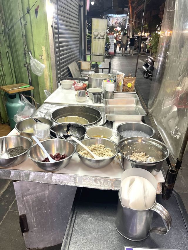 📍 นายแว่น น้ำเต้าหู้บรรทัดทอง