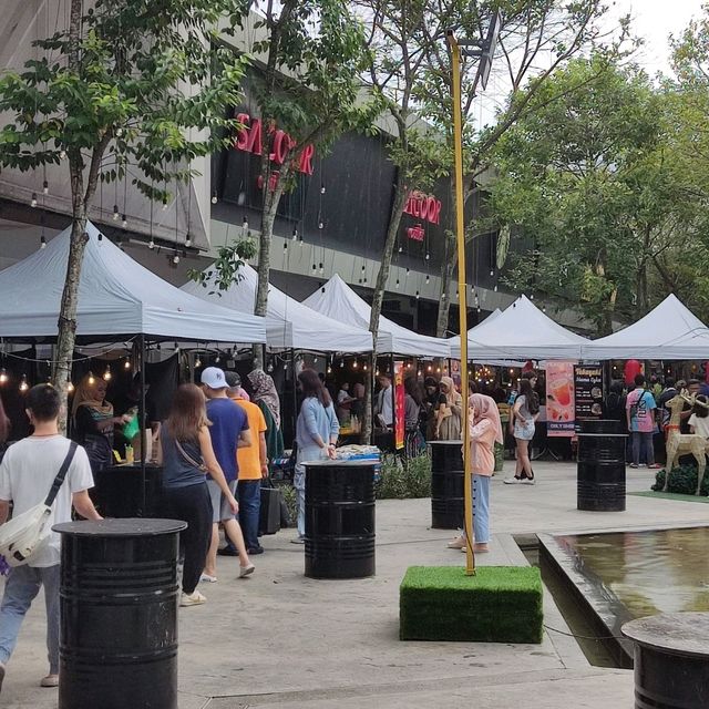 Shopping &Food Fair In A Magical Kingdom