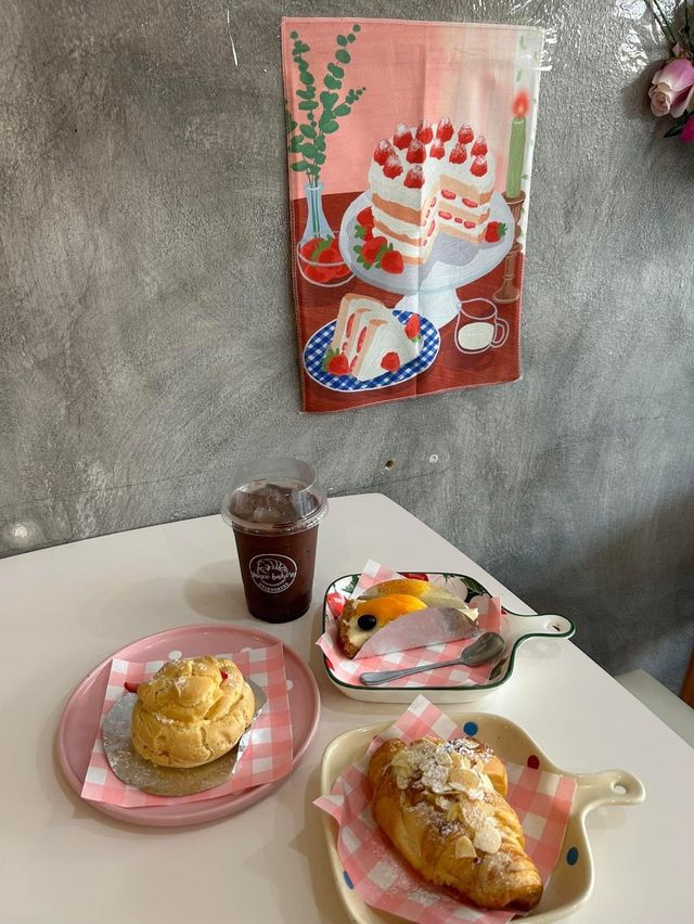 : Yanee bakery homemade 🥐🧁✨