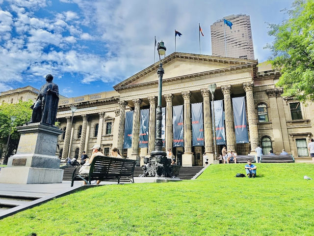 The Sir Redmond Barry statue
