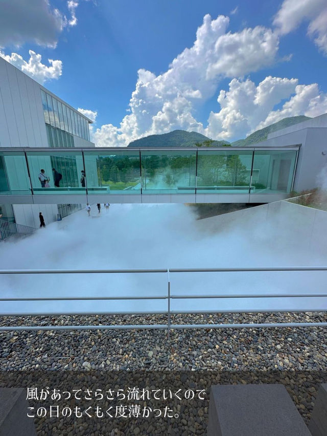 【長野】霧の彫刻…長野県立美術館
