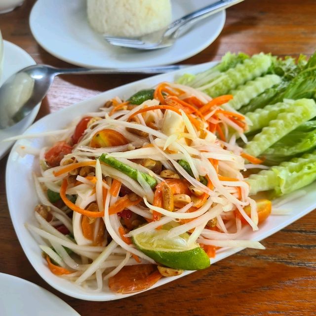 ชายสมัย คาเฟ่ไม่ลับ ย่านฝั่งธน
