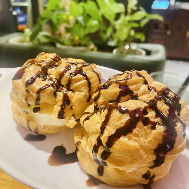 Vy’s Deli  