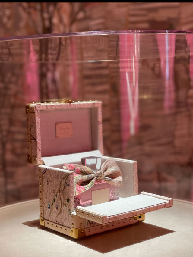 無料なの⁉️話題のMISS DIOR展覧会💗ある女性の物語