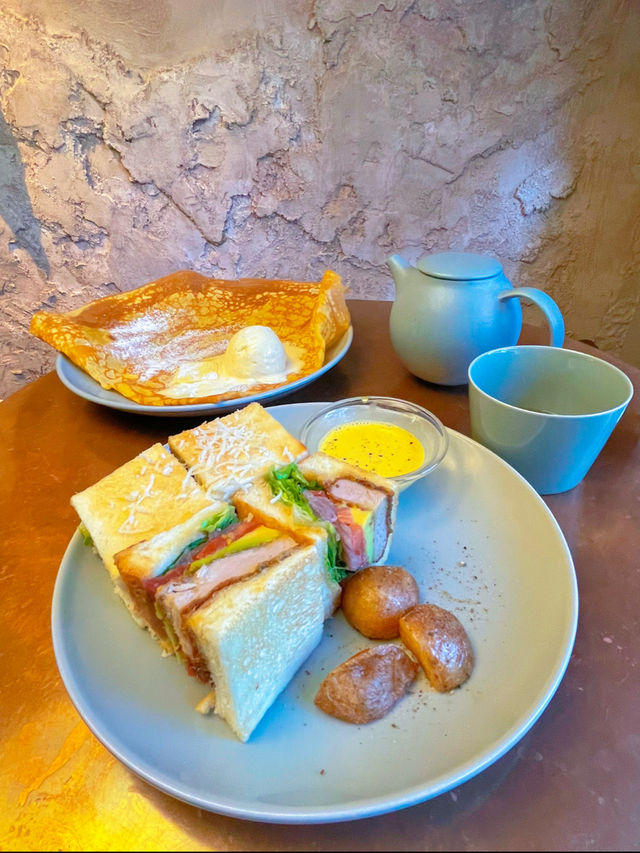 大人気😋シュガーバタークレープ&カツサンド🥪東京・中目黒カフェ