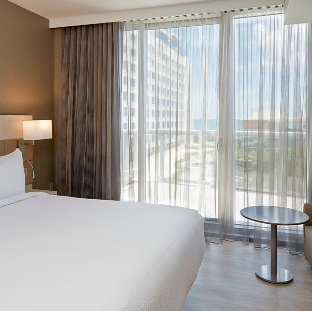 Contemporary Elegance: AC Hotel Miami Beach