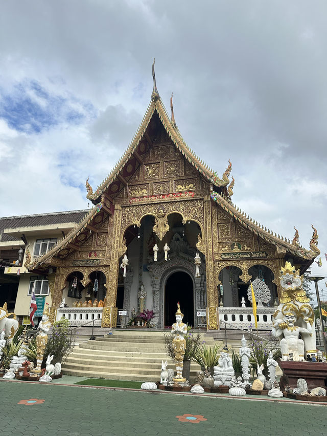 📍วัดลอยเคราะห์ แค่ชื่อก็เป็นมงคลแล้ว