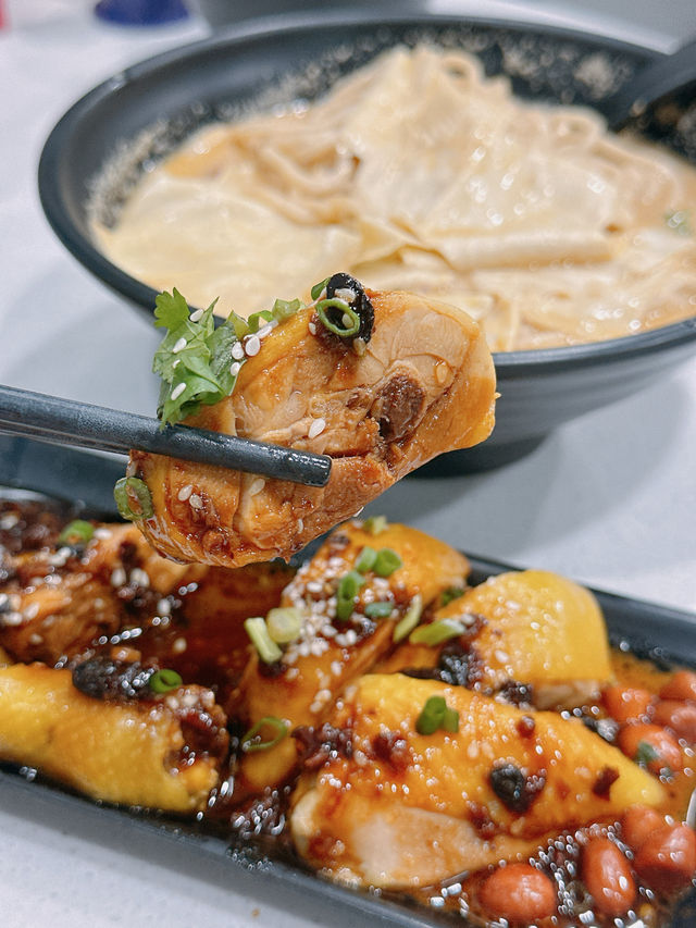 🐔CP值高滋補養生雞米線🍲｜癡膠雞(灣仔)