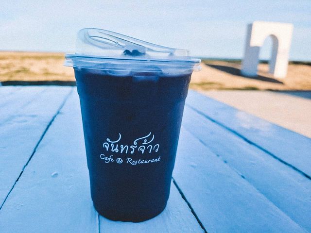 คาเฟ่ริมหาด เจ้าสำราญ