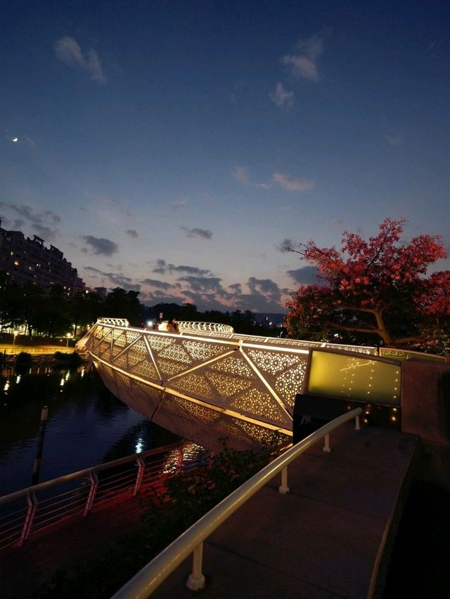高雄 | 愛河之心的漂亮夜景