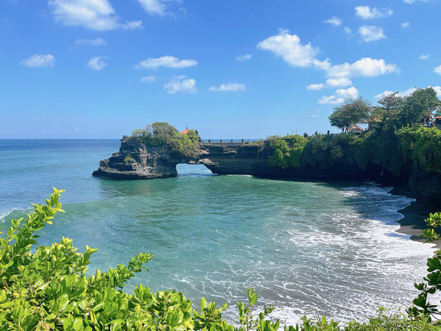 【バリ】海に浮かぶ姿は圧巻！タナロット寺院！！