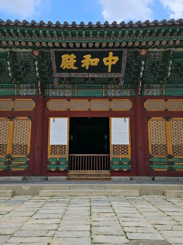 สถานที่ที่เหมาะสำหรับการเที่ยวในโซล พระราชวังด็อกซูกุง