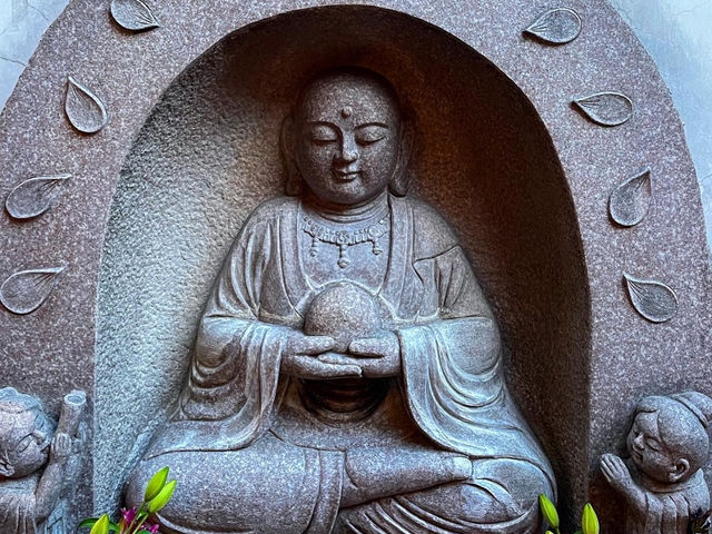 ”วัดโฮเซ็นจิ“ วัดเงียบสงบในย่านคึกคักโดทงโบริ