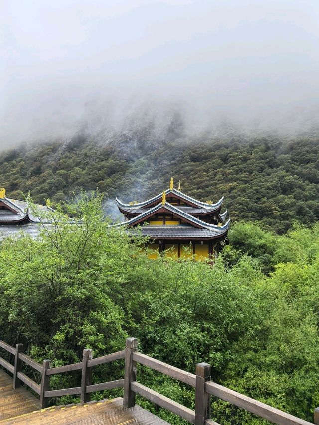 Beautiful Hiking Trail in Huanglong Valley