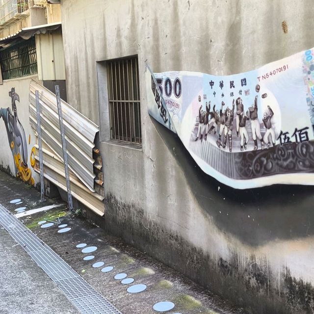 高雄景點！衛武迷迷村，全台最大、最高彩繪村，全台首座大型壁畫社區。