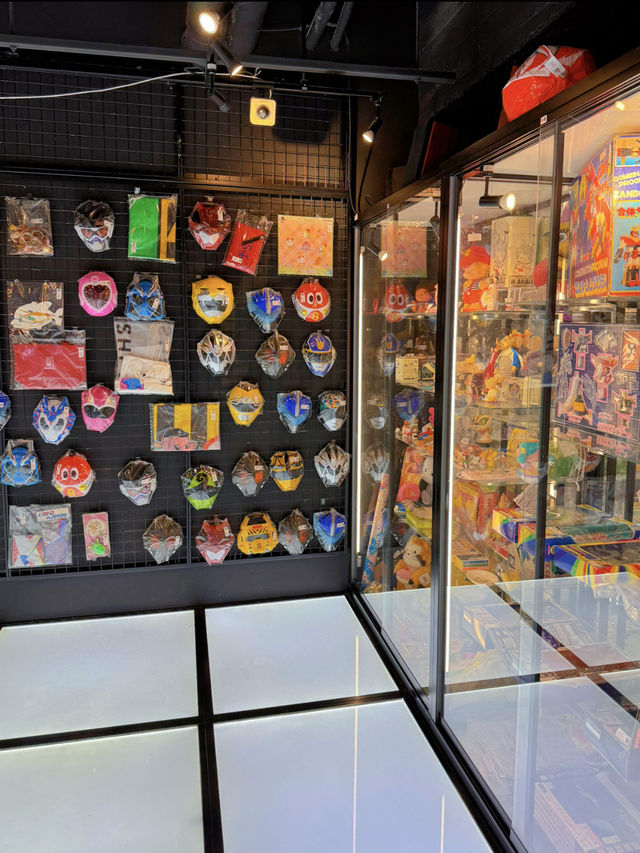 鳥居の先はアンティークTOYが並ぶ近未来空間🫣🪐💞【東京・中野】