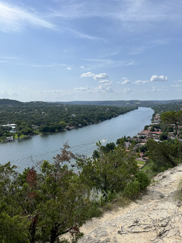 ［奧斯汀旅遊］Mount Bonnell ☀️💎在陽光下閃閃發亮的科羅拉多河