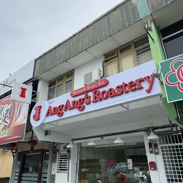 Where Coffee Meets Christmas Magic: Ang Ang’s Roastery Experience