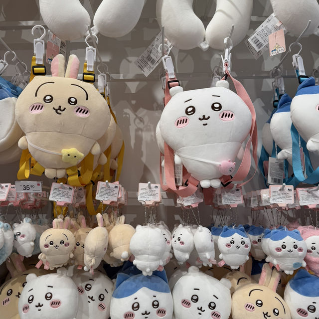 Solo Trip: Colorful Finds & Solo Smiles at Miniso!