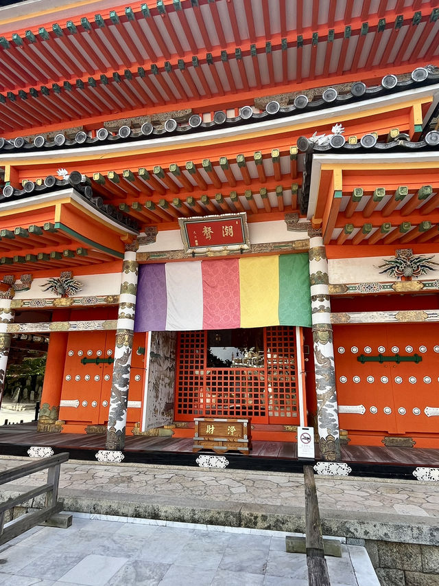 [生口島]豪華絢爛！圧巻の建築美を誇る寺院