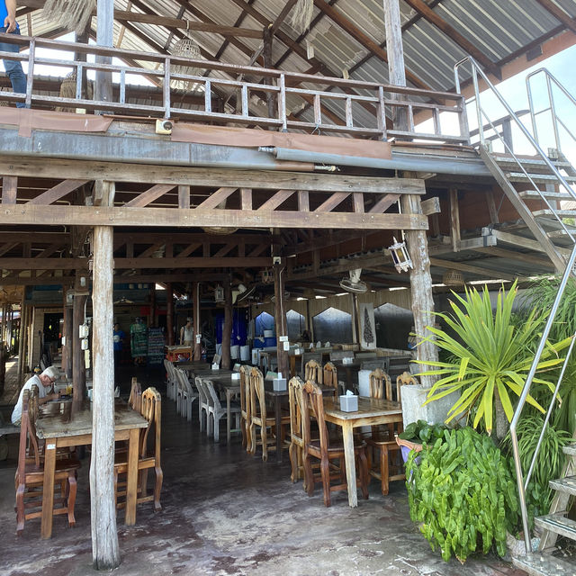 ชายทะเล ร้านอาหารทะเลชื่อดังบนเกาะลันตา