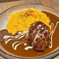 【和洋料理 招牌蛋包飯驚喜甜品】