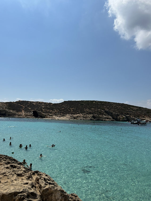 【マルタ・コミノ島】1度は行きたい!!美しすぎる透き通ったブルーの海🏖
