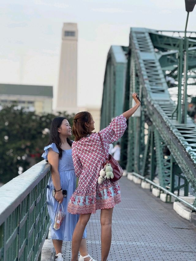 ปากคลองตลาด: ดอกไม้บานกลางกรุง 
