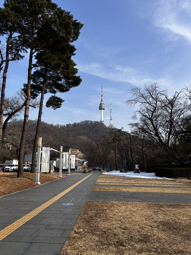 도시의 전망이 공존하고 다층적 아름다움이 존재하는 남산공원 백범광장🇰🇷